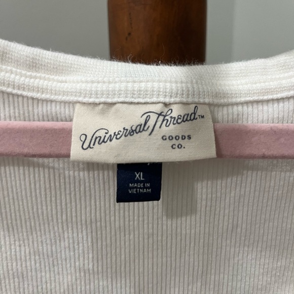 Universal Thread Ribbed White Top - Picture 2 of 2